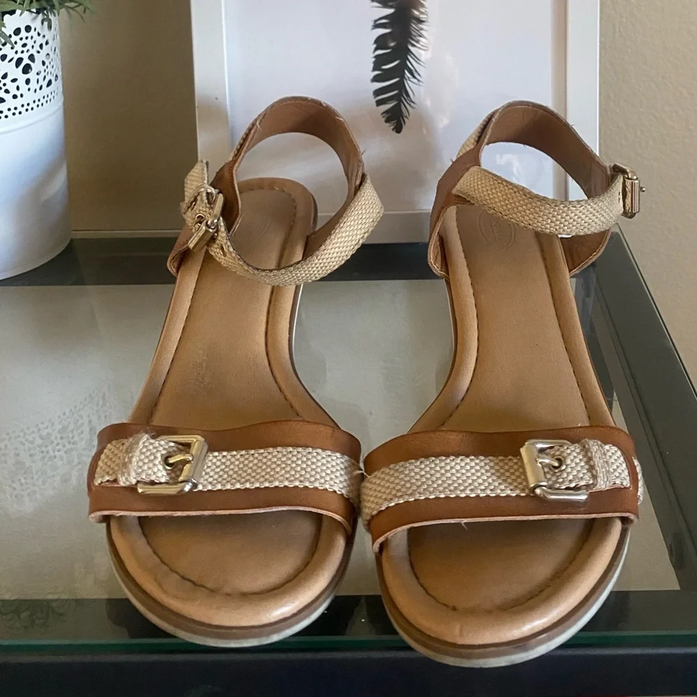 Vacation Ready Sandals - Picture 1 of 4
